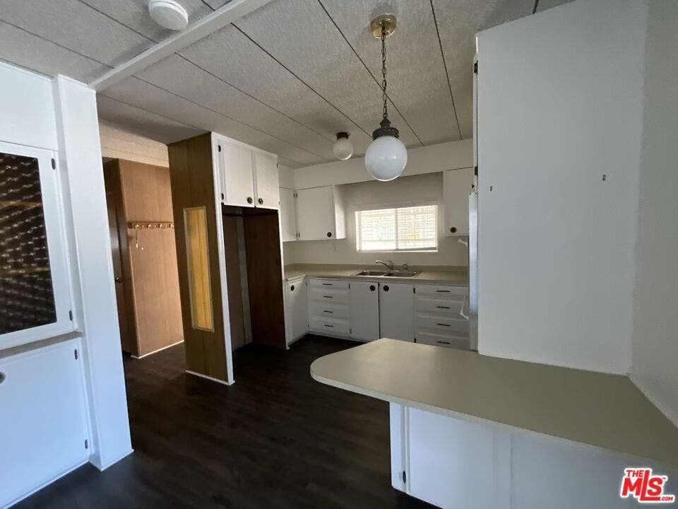 1014 W Johnston Avenue, Hemet, CA 92543