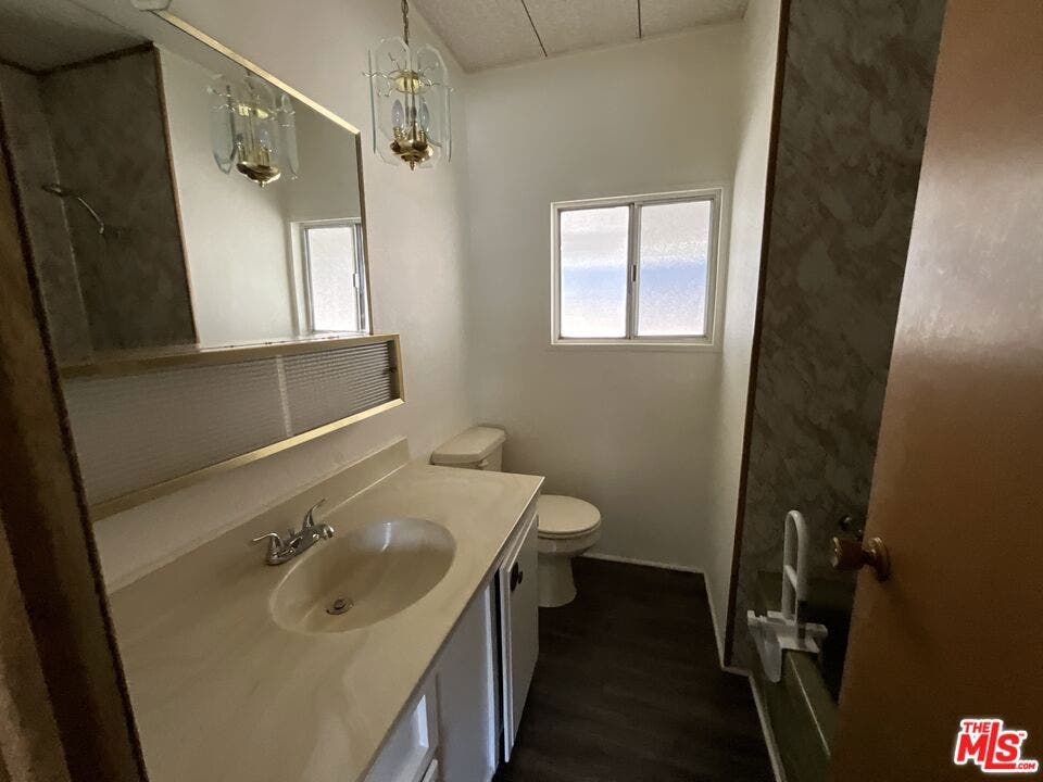 1014 W Johnston Avenue, Hemet, CA 92543