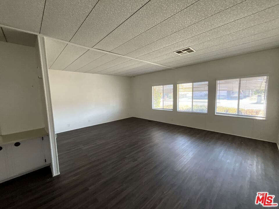 1014 W Johnston Avenue, Hemet, CA 92543