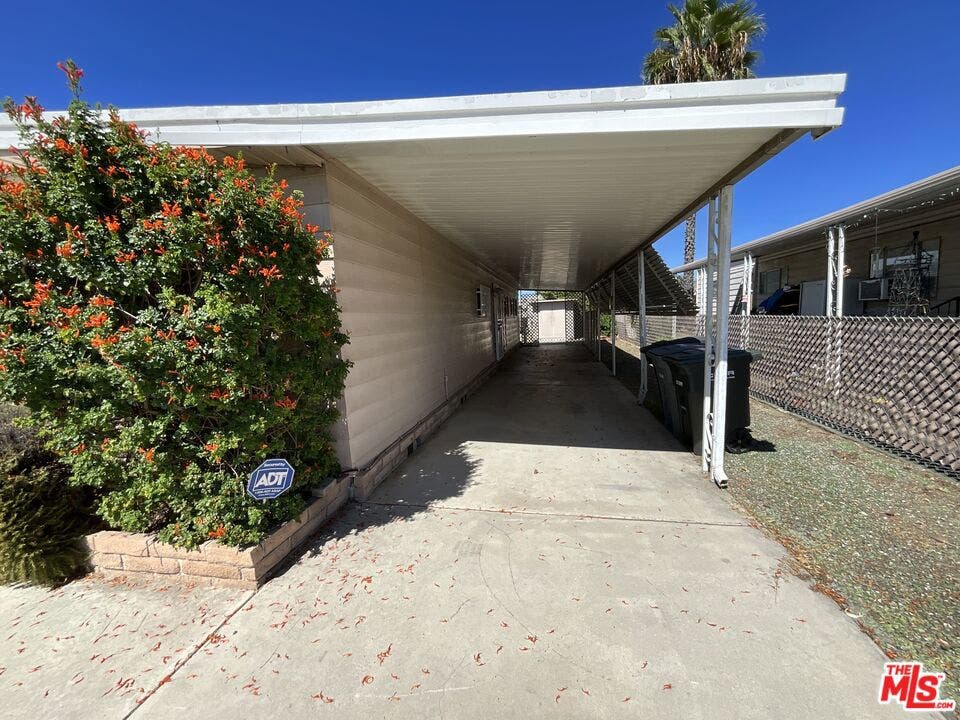 1014 W Johnston Avenue, Hemet, CA 92543