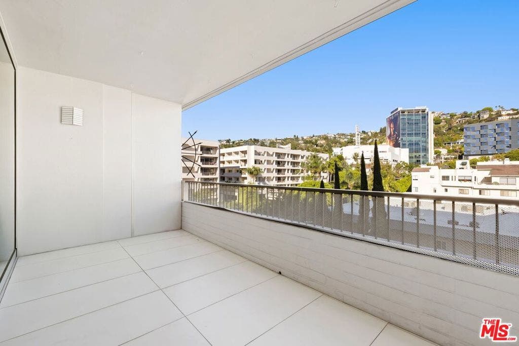 1100 Alta Loma Road, #1002, West Hollywood, CA 90069