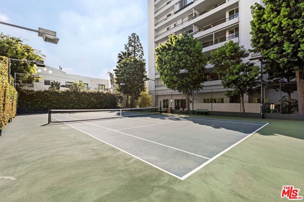 1100 Alta Loma Road, #1002, West Hollywood, CA 90069
