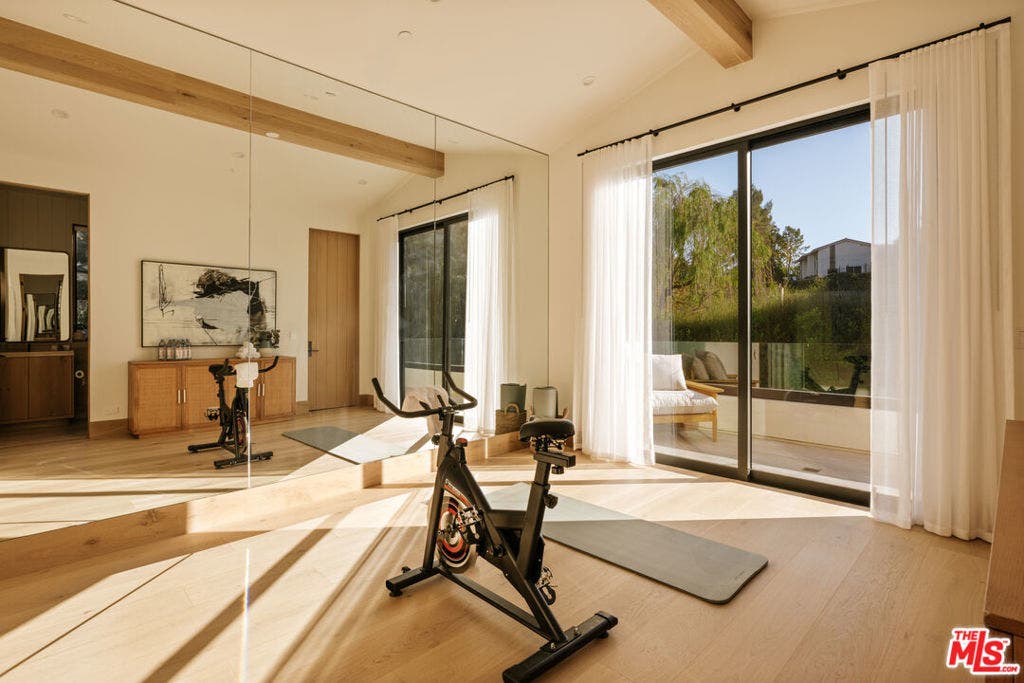 12114 Inavale Place, Los Angeles, CA 90049
