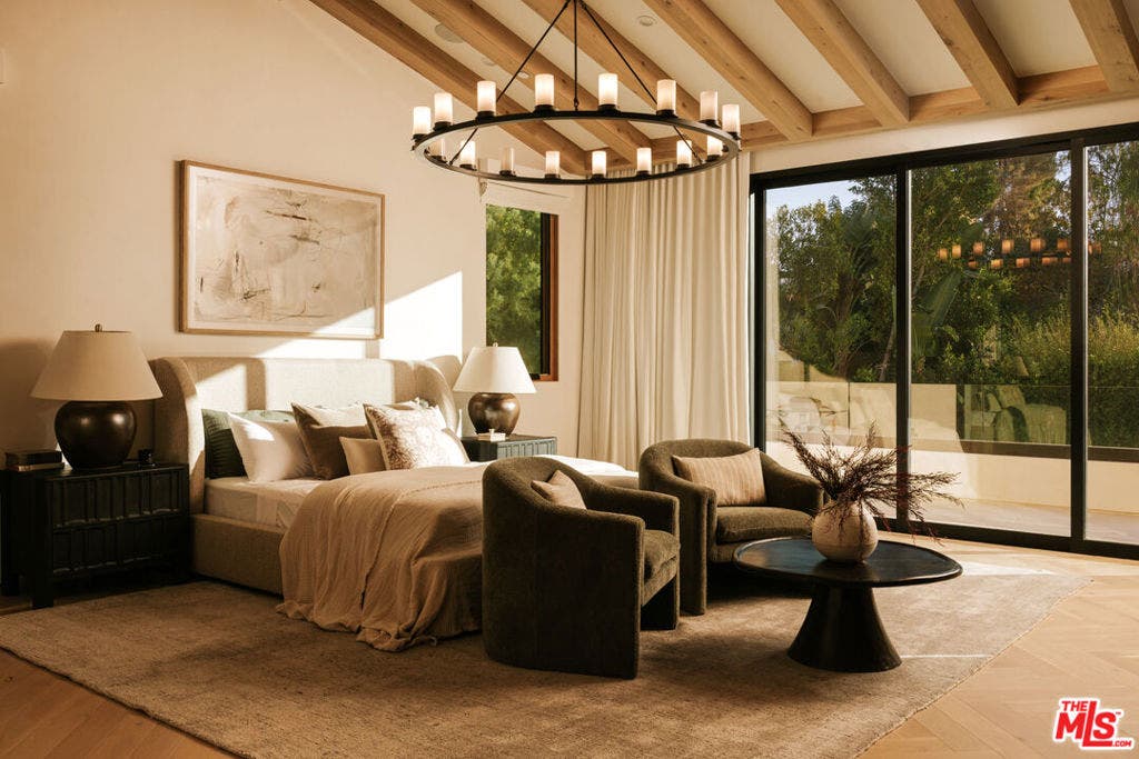 12114 Inavale Place, Los Angeles, CA 90049