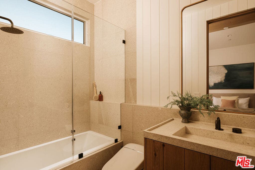 12114 Inavale Place, Los Angeles, CA 90049