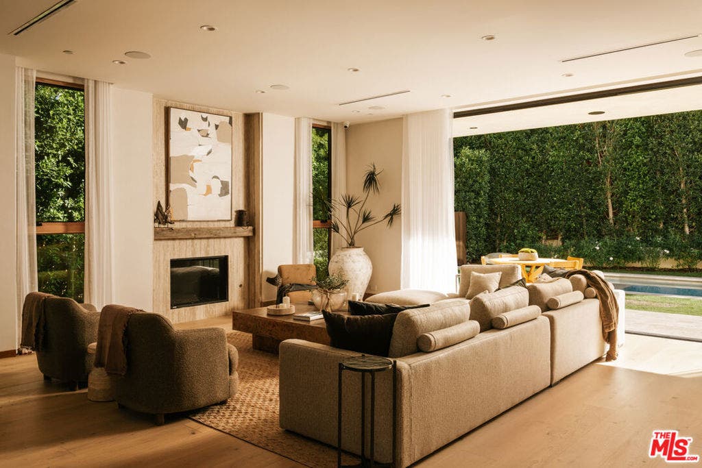 12114 Inavale Place, Los Angeles, CA 90049