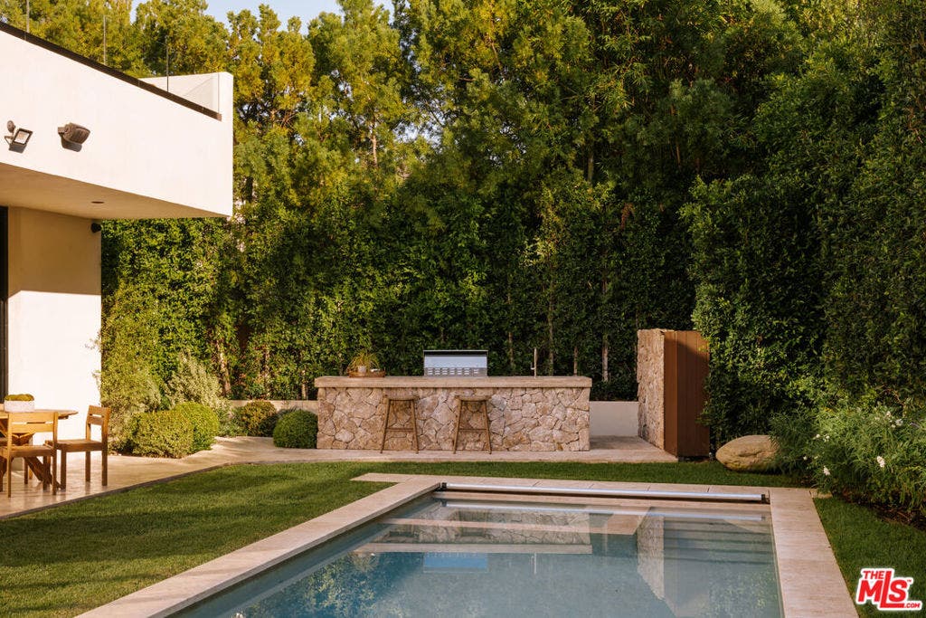 12114 Inavale Place, Los Angeles, CA 90049