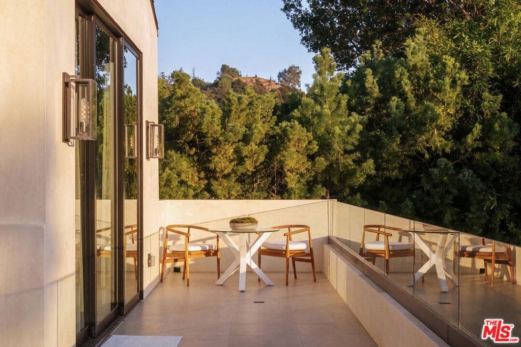 12114 Inavale Place, Los Angeles, CA 90049