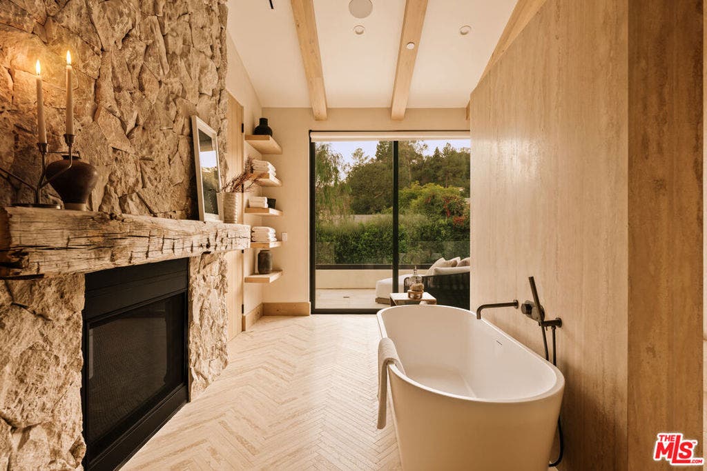12114 Inavale Place, Los Angeles, CA 90049