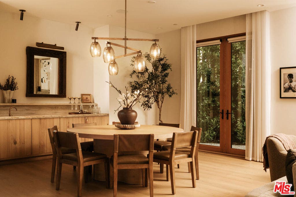 12114 Inavale Place, Los Angeles, CA 90049