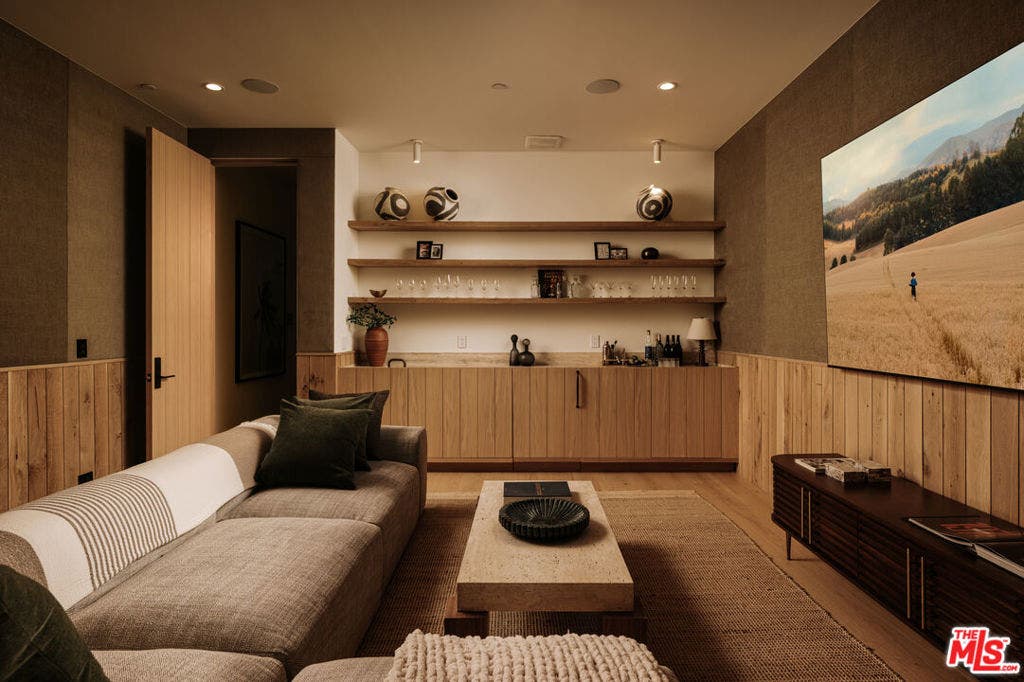 12114 Inavale Place, Los Angeles, CA 90049