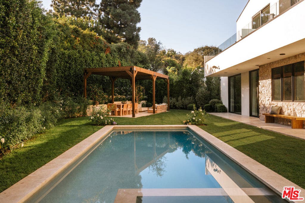 12114 Inavale Place, Los Angeles, CA 90049