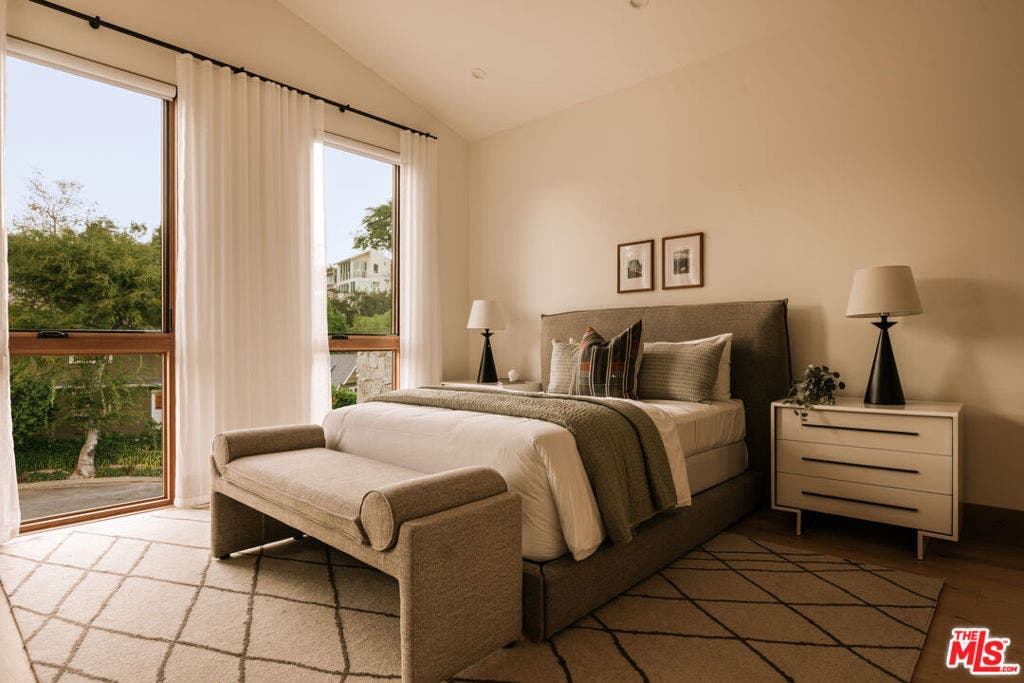 12114 Inavale Place, Los Angeles, CA 90049