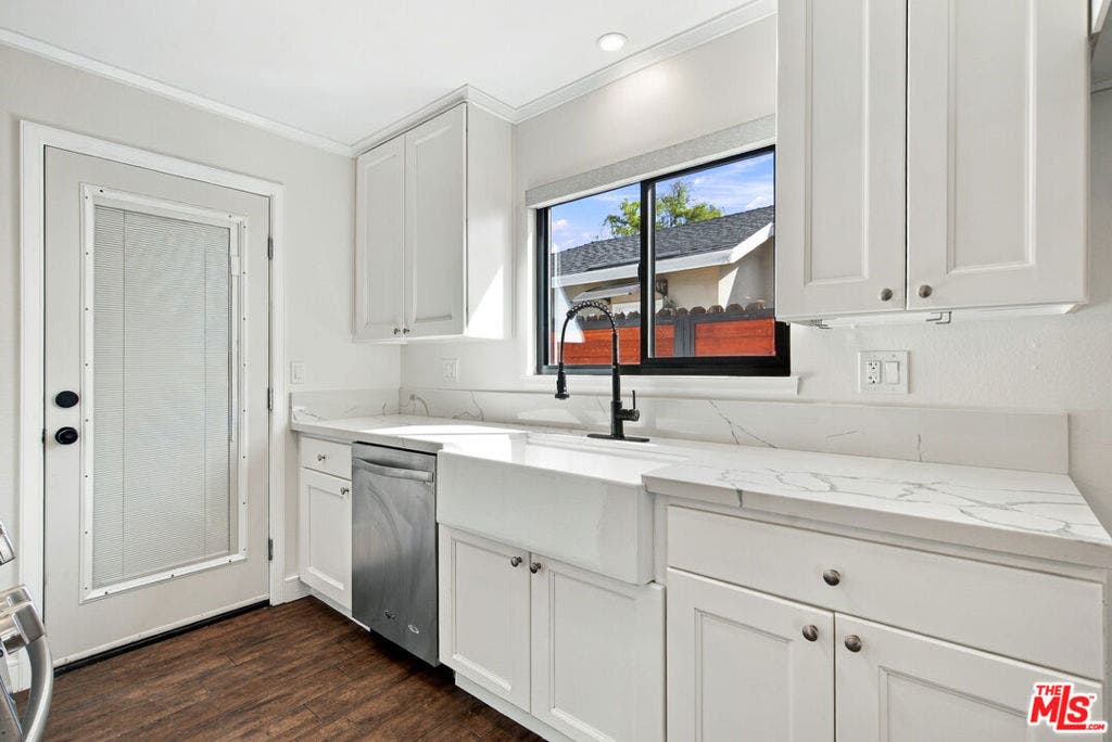 1088 W 11th Street, Upland, CA 91786 1088 W 11th Street, Upland, CA 91786
