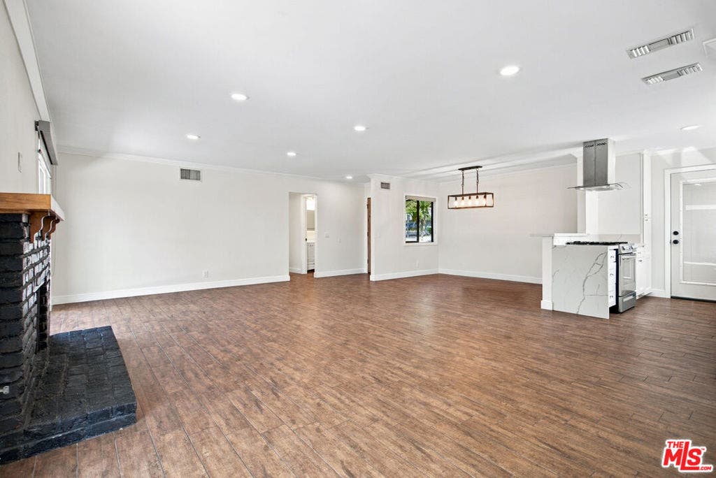 1088 W 11th Street, Upland, CA 91786 1088 W 11th Street, Upland, CA 91786