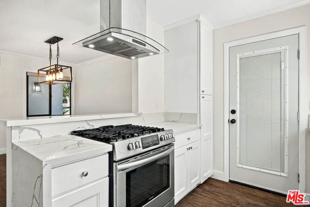 1088 W 11th Street, Upland, CA 91786 1088 W 11th Street, Upland, CA 91786