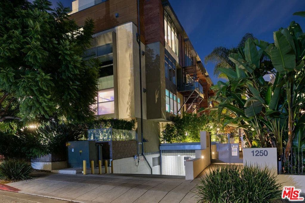 1250 N Harper Avenue, #302, Los Angeles, CA 90046 1250 N Harper Avenue, #302, Los Angeles, CA 90046