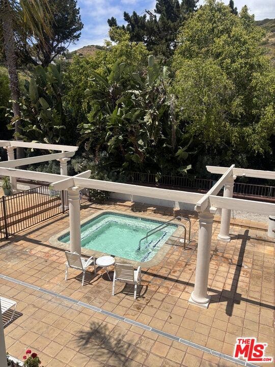 26664 Seagull Way, #A211, Malibu, CA 90265 Hot tub and pool