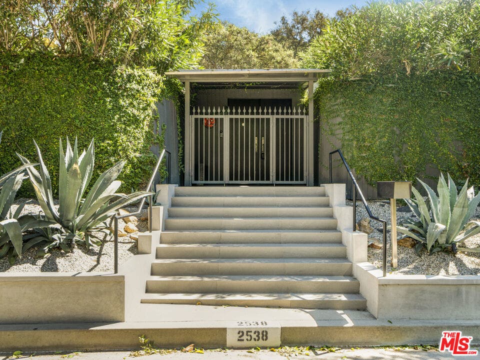 2538 Hutton Drive, Beverly Hills, CA 90210 2538 Hutton Drive, Beverly Hills, CA 90210