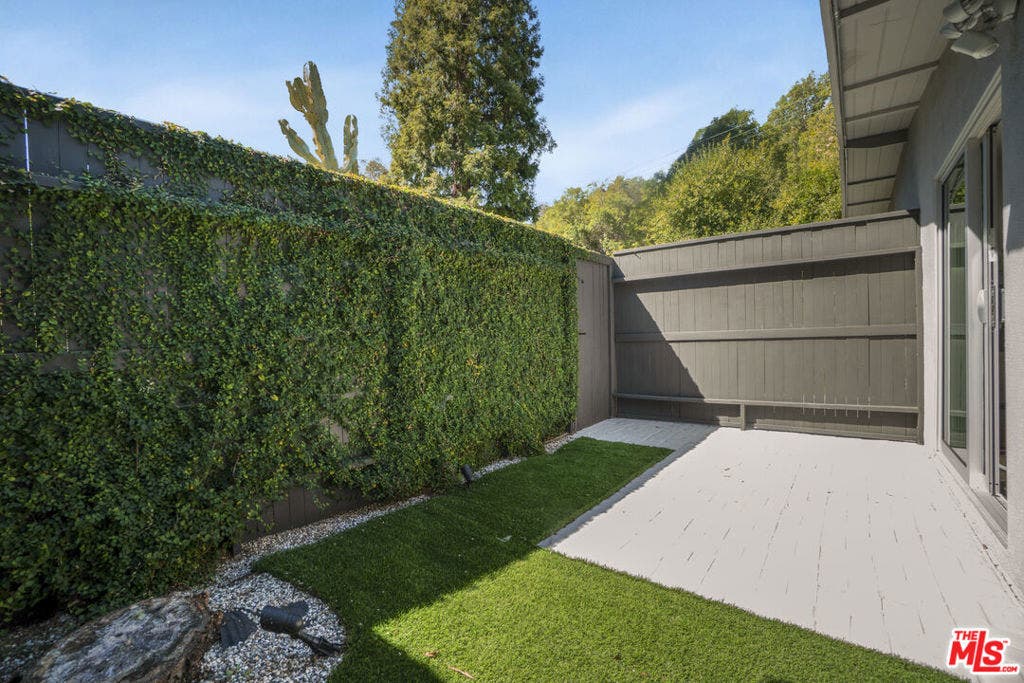 2538 Hutton Drive, Beverly Hills, CA 90210 2538 Hutton Drive, Beverly Hills, CA 90210