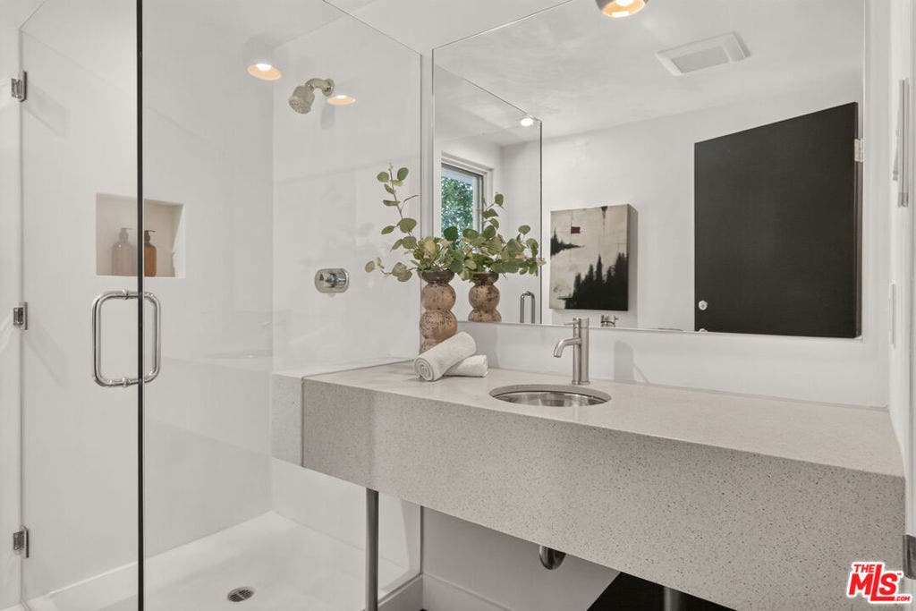 2538 Hutton Drive, Beverly Hills, CA 90210 2538 Hutton Drive, Beverly Hills, CA 90210