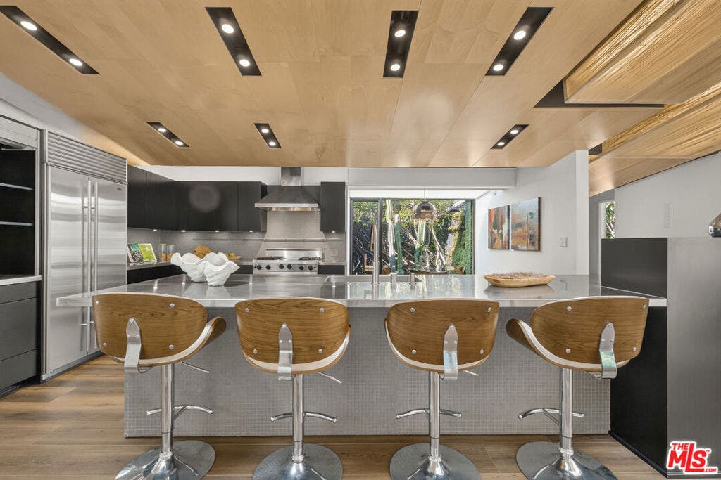 2538 Hutton Drive, Beverly Hills, CA 90210 2538 Hutton Drive, Beverly Hills, CA 90210