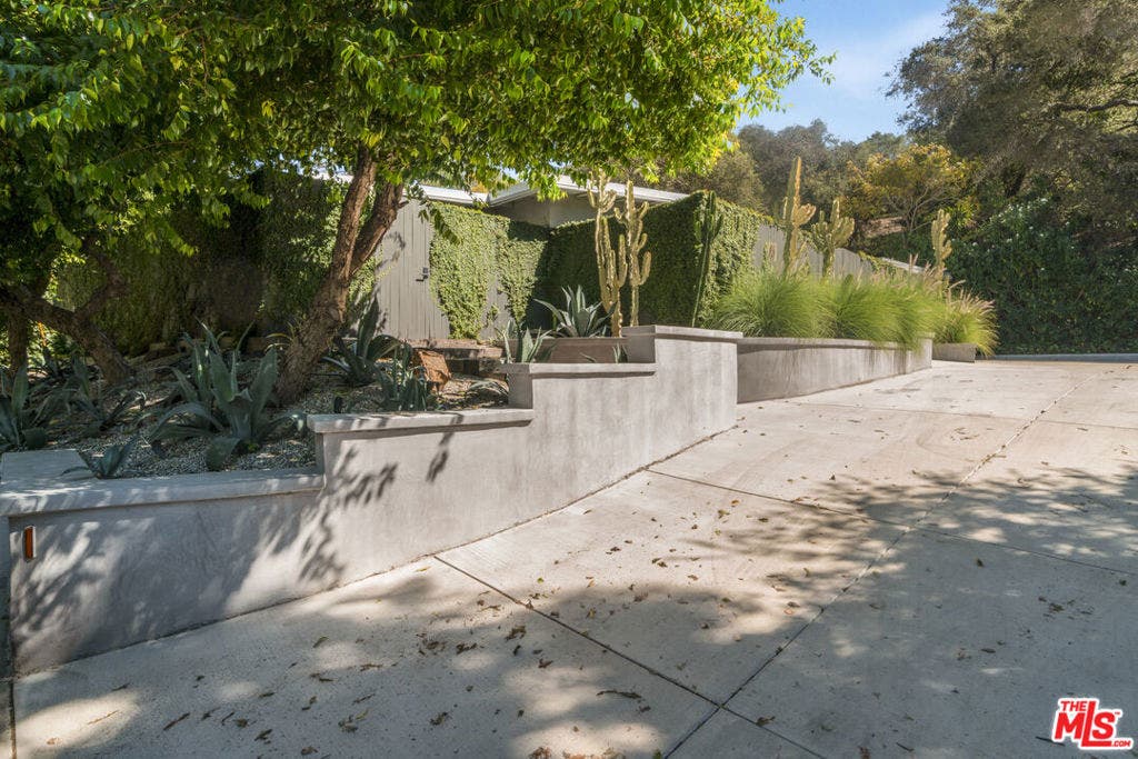 2538 Hutton Drive, Beverly Hills, CA 90210 2538 Hutton Drive, Beverly Hills, CA 90210