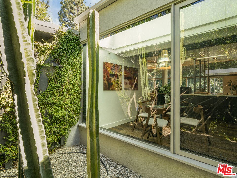 2538 Hutton Drive, Beverly Hills, CA 90210 2538 Hutton Drive, Beverly Hills, CA 90210