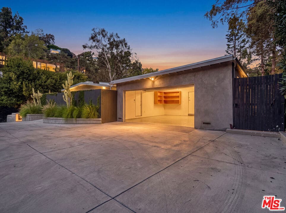 2538 Hutton Drive, Beverly Hills, CA 90210 2538 Hutton Drive, Beverly Hills, CA 90210