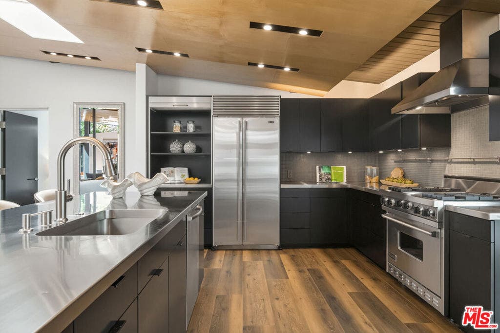 2538 Hutton Drive, Beverly Hills, CA 90210 2538 Hutton Drive, Beverly Hills, CA 90210