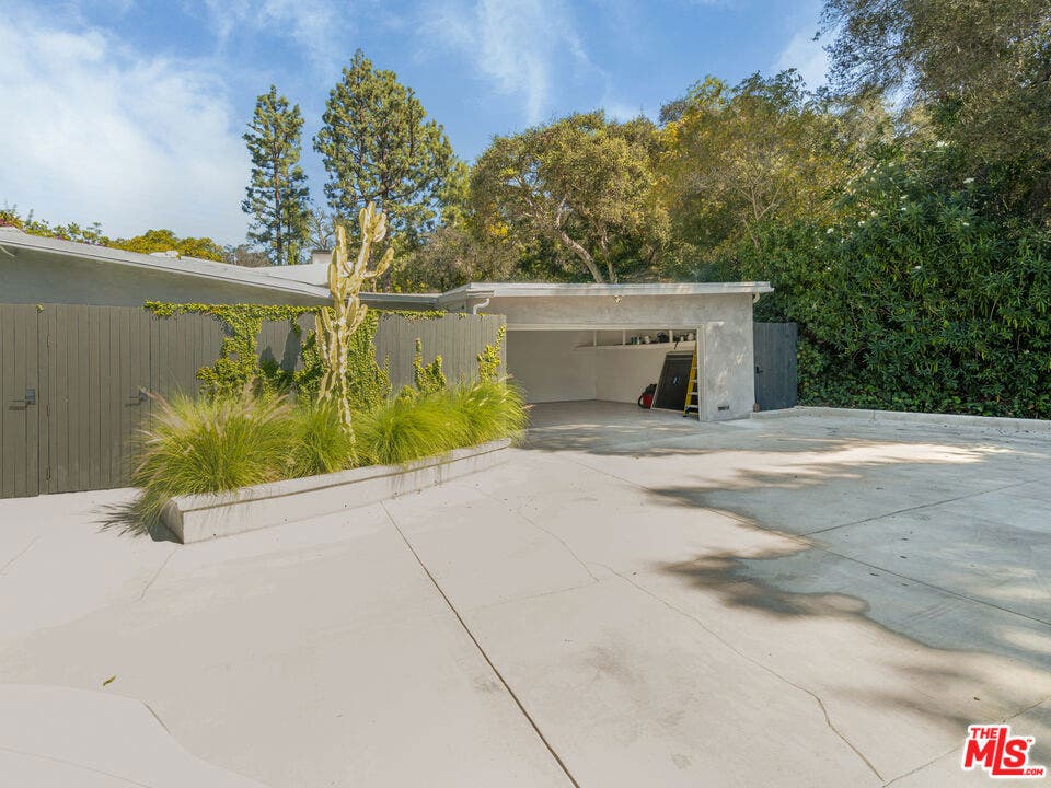 2538 Hutton Drive, Beverly Hills, CA 90210 2538 Hutton Drive, Beverly Hills, CA 90210