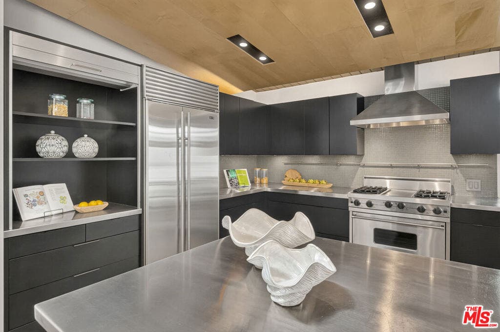 2538 Hutton Drive, Beverly Hills, CA 90210 2538 Hutton Drive, Beverly Hills, CA 90210