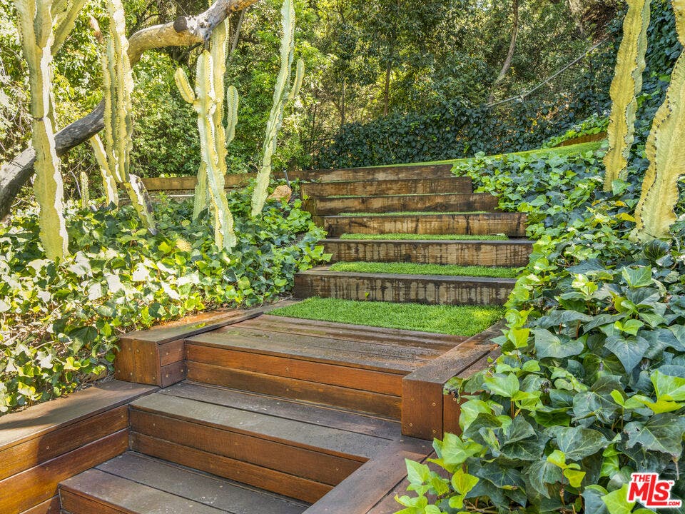 2538 Hutton Drive, Beverly Hills, CA 90210 2538 Hutton Drive, Beverly Hills, CA 90210