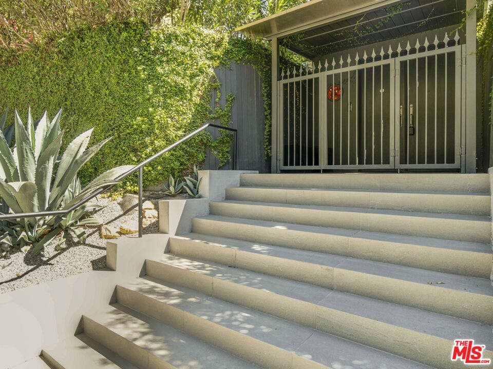 2538 Hutton Drive, Beverly Hills, CA 90210 2538 Hutton Drive, Beverly Hills, CA 90210