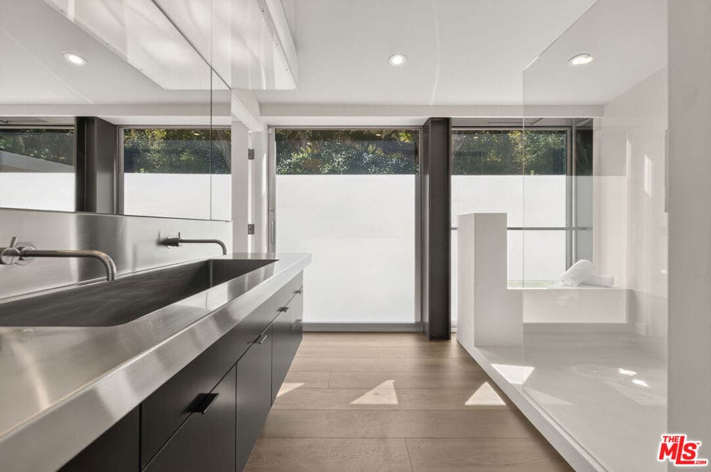 2538 Hutton Drive, Beverly Hills, CA 90210 2538 Hutton Drive, Beverly Hills, CA 90210
