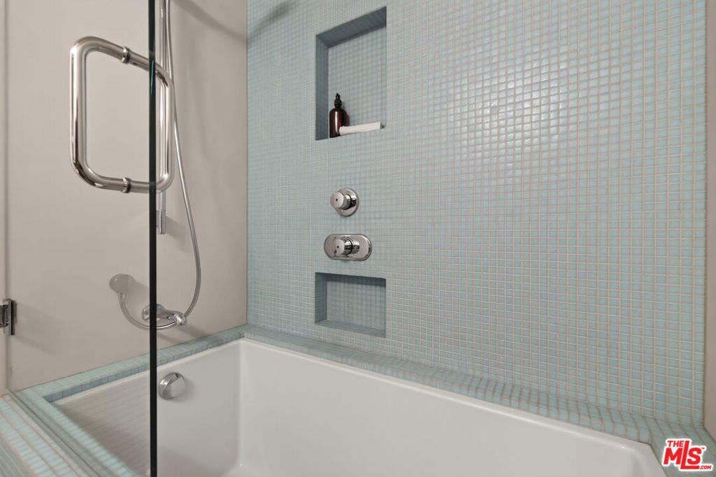 2538 Hutton Drive, Beverly Hills, CA 90210 2538 Hutton Drive, Beverly Hills, CA 90210