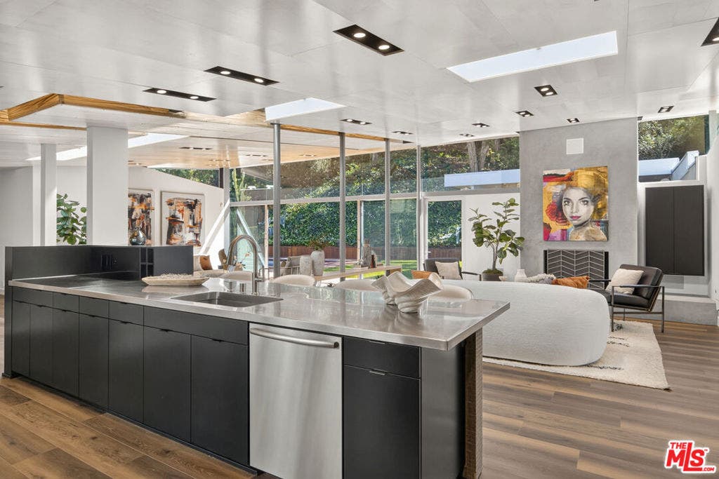 2538 Hutton Drive, Beverly Hills, CA 90210 2538 Hutton Drive, Beverly Hills, CA 90210