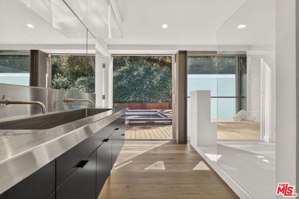 2538 Hutton Drive, Beverly Hills, CA 90210 2538 Hutton Drive, Beverly Hills, CA 90210