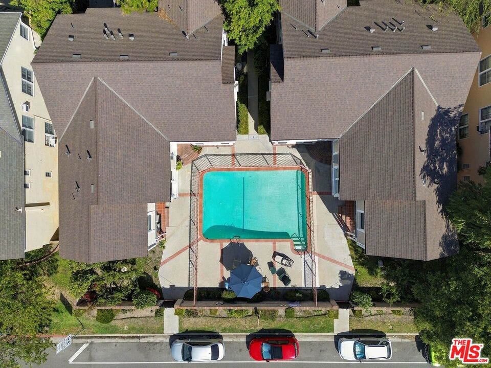 11747 Moorpark Street, Studio City, CA 91604 Overhead: two fourplexes aroun