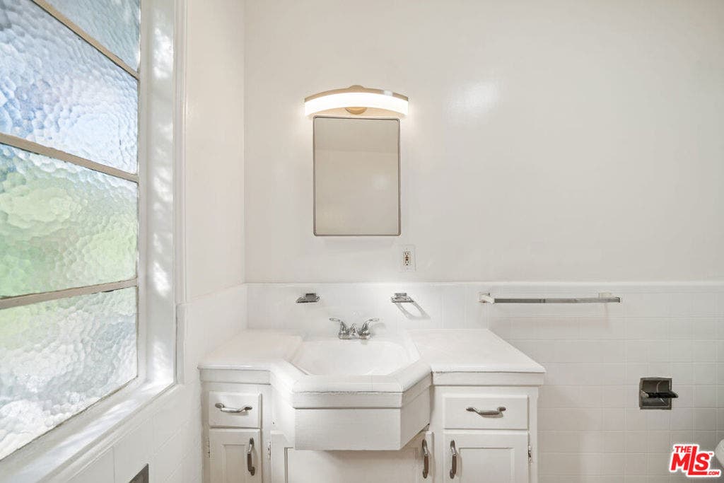 1274 Havenhurst Drive, #8, West Hollywood, CA 90046 1274 Havenhurst Drive, #8, West Hollywood, CA 90046