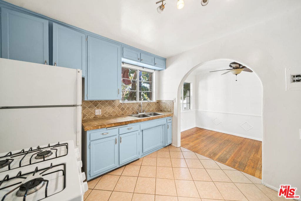 1274 Havenhurst Drive, #8, West Hollywood, CA 90046 1274 Havenhurst Drive, #8, West Hollywood, CA 90046