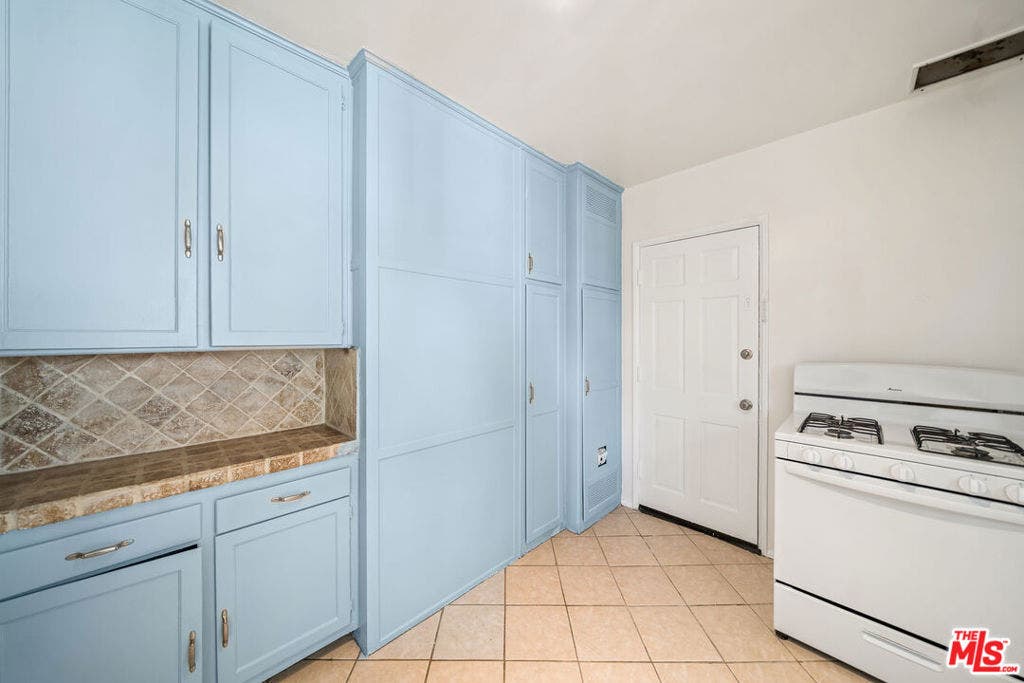 1274 Havenhurst Drive, #8, West Hollywood, CA 90046 1274 Havenhurst Drive, #8, West Hollywood, CA 90046