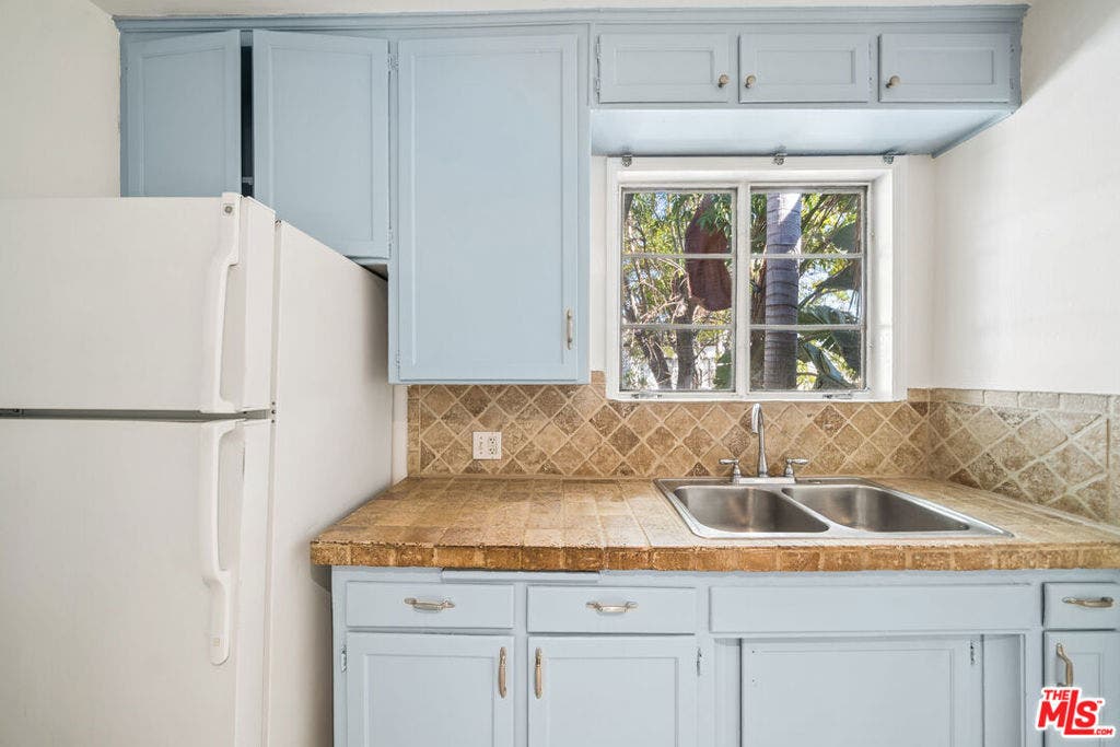 1274 Havenhurst Drive, #8, West Hollywood, CA 90046 1274 Havenhurst Drive, #8, West Hollywood, CA 90046