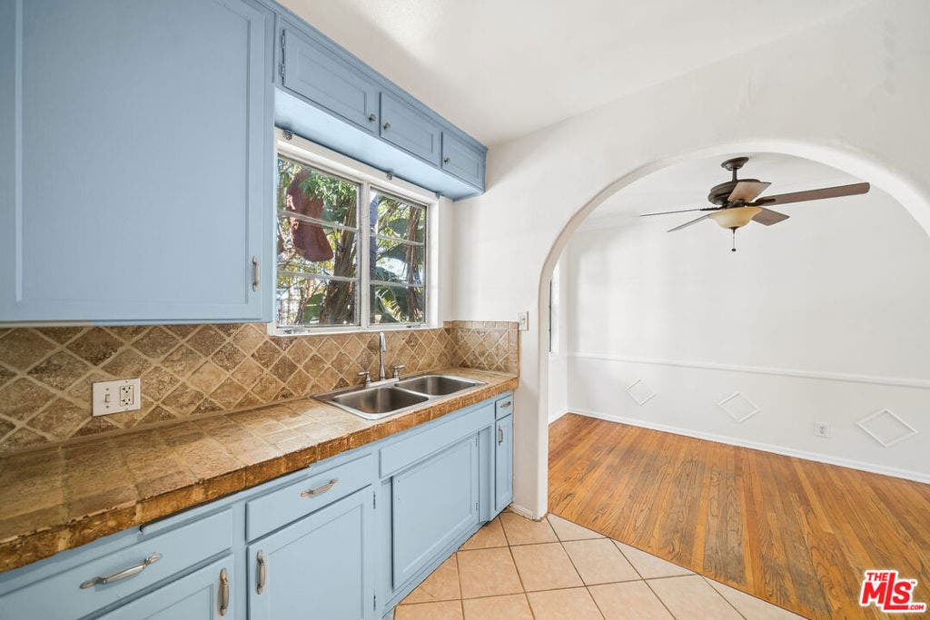 1274 Havenhurst Drive, #8, West Hollywood, CA 90046 1274 Havenhurst Drive, #8, West Hollywood, CA 90046