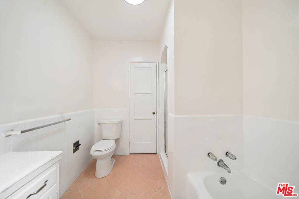 1274 Havenhurst Drive, #8, West Hollywood, CA 90046 1274 Havenhurst Drive, #8, West Hollywood, CA 90046