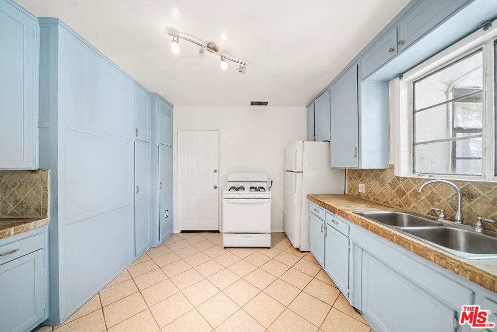 1274 Havenhurst Drive, #8, West Hollywood, CA 90046 1274 Havenhurst Drive, #8, West Hollywood, CA 90046