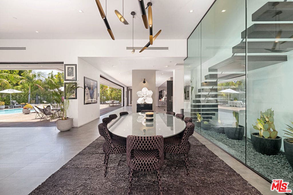 9570 SUNSET Boulevard, Beverly Hills, CA 90210