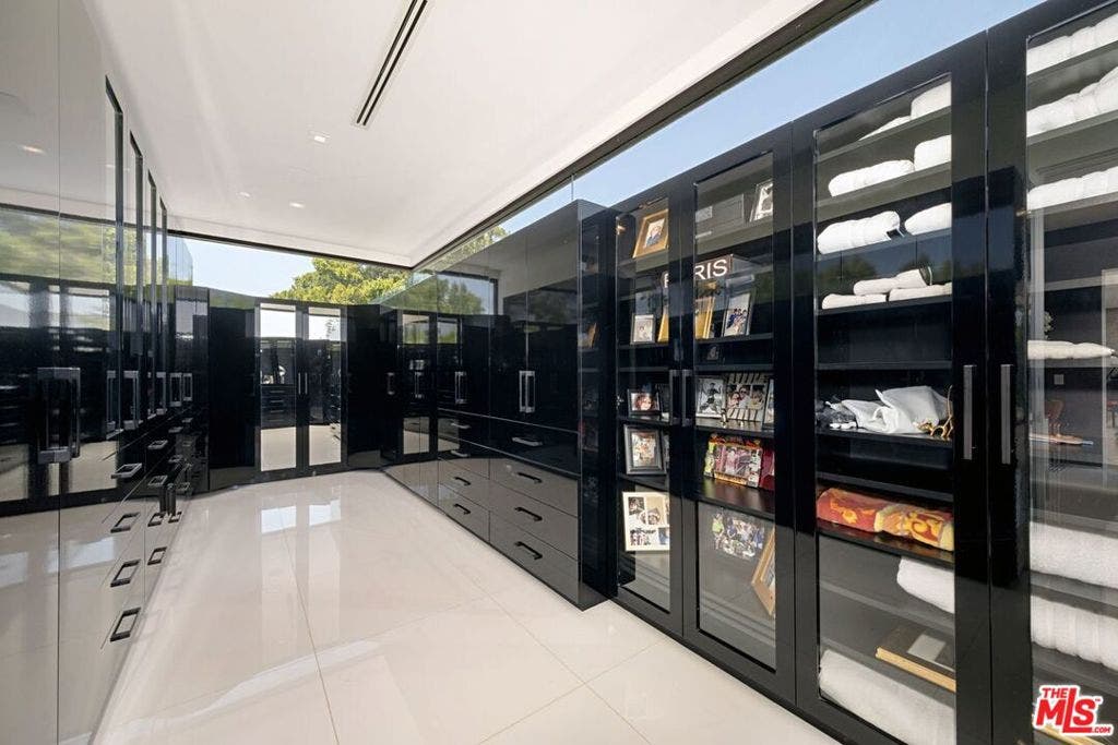 9570 SUNSET Boulevard, Beverly Hills, CA 90210