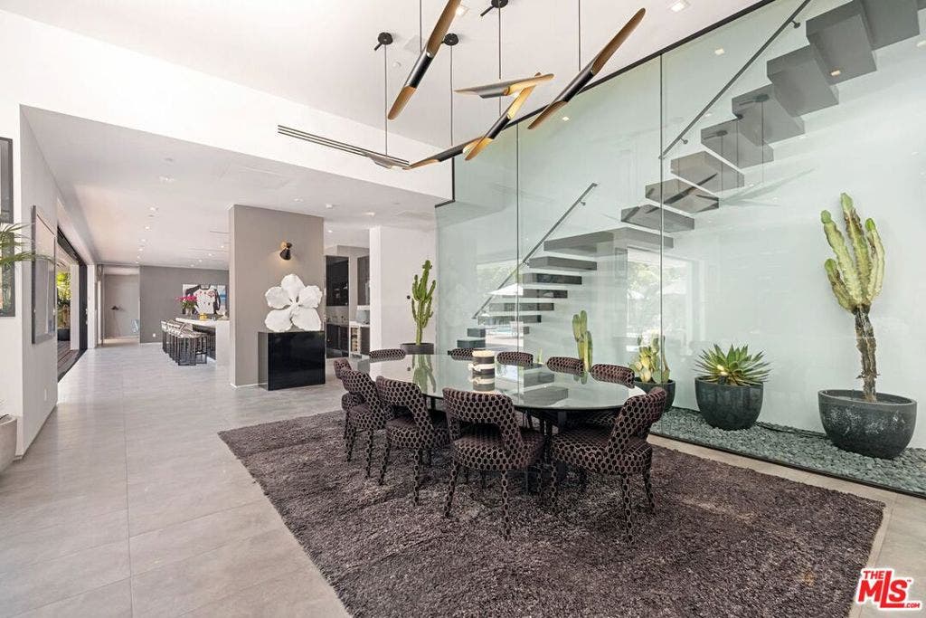 9570 SUNSET Boulevard, Beverly Hills, CA 90210