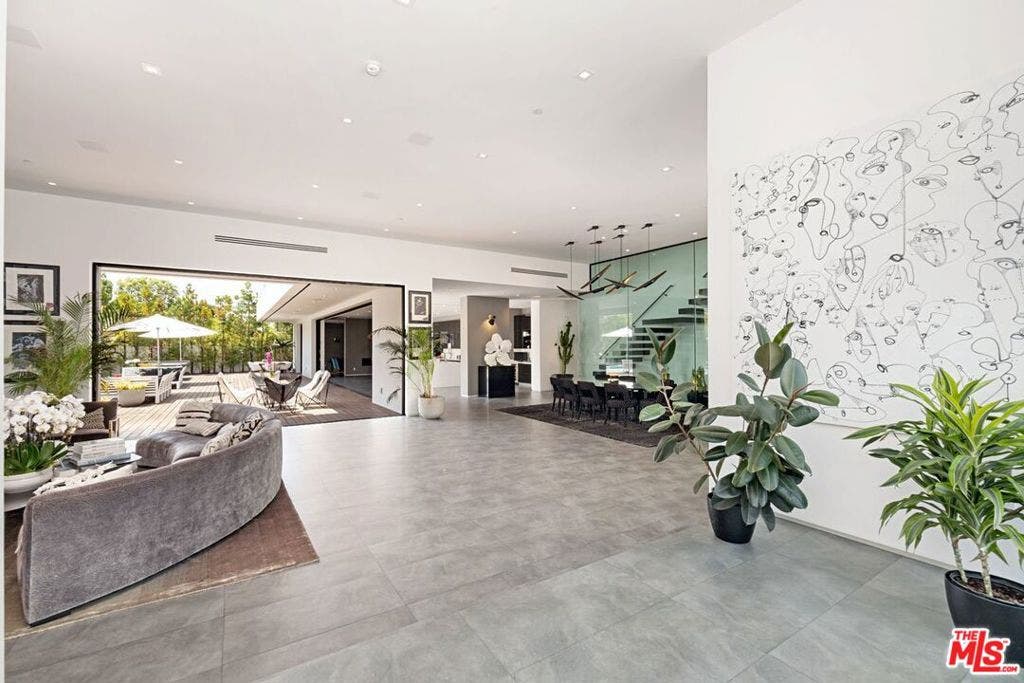 9570 SUNSET Boulevard, Beverly Hills, CA 90210